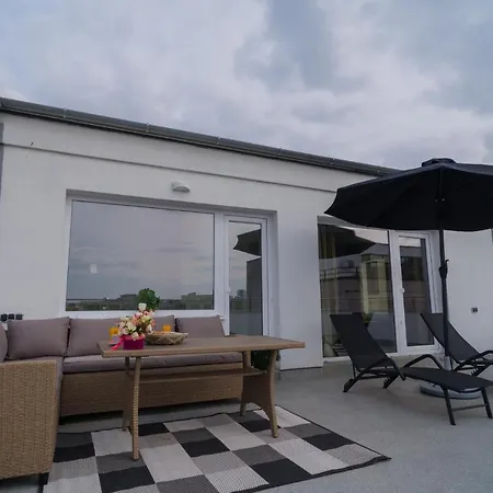 דירה Penthouse With Huge Rooftop Terrace & View