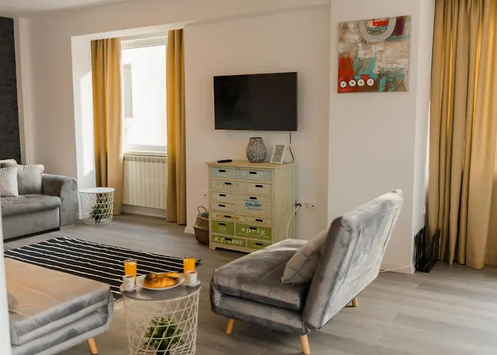 Penthouse With Huge Rooftop Terrace & View *