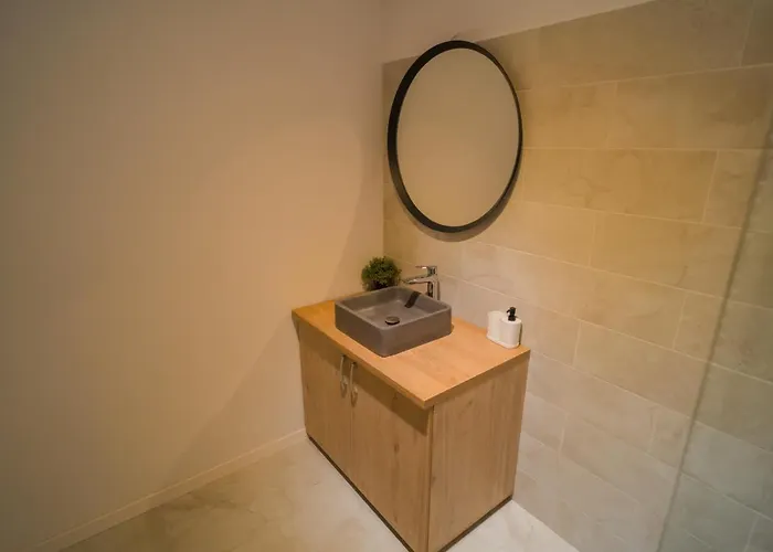 דירה Penthouse With Huge Rooftop Terrace & View *