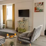 Penthouse With Huge Rooftop Terrace & View *
