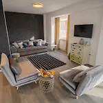 Penthouse With Huge Rooftop Terrace & View * Bukurešť