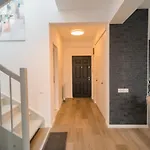 Penthouse With Huge Rooftop Terrace & View Bukurešť