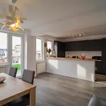 Penthouse With Huge Rooftop Terrace & View Daire Bükreş