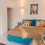 Penthouse With Huge Rooftop Terrace & View Daire Bükreş