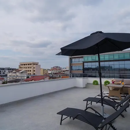 Апартаменти Penthouse With Huge Rooftop Terrace & View Бухарест