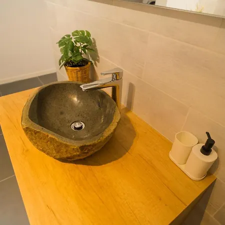 Penthouse With Huge Rooftop Terrace & View Apartman