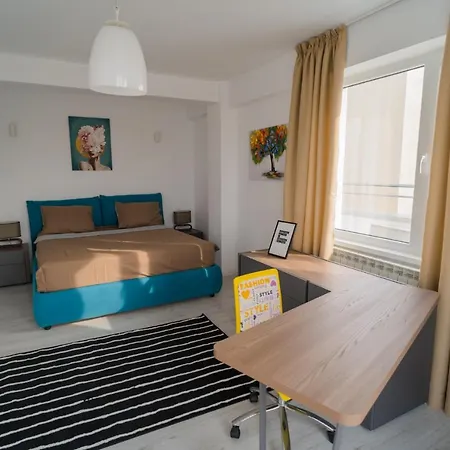 Penthouse With Huge Rooftop Terrace & View Бухарест