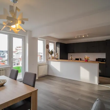 Penthouse With Huge Rooftop Terrace & View Apartman Bukarest