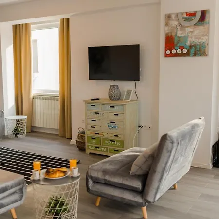 Penthouse With Huge Rooftop Terrace & View *