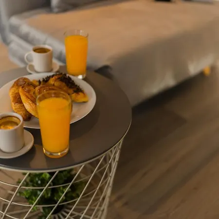 Апартаменти Penthouse With Huge Rooftop Terrace & View Бухарест