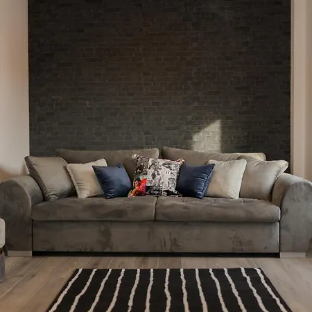 Penthouse With Huge Rooftop Terrace & View Апартаменти Бухарест