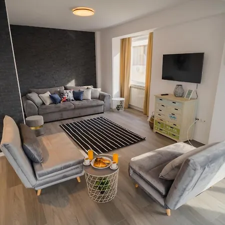 Penthouse With Huge Rooftop Terrace & View * Бухарест