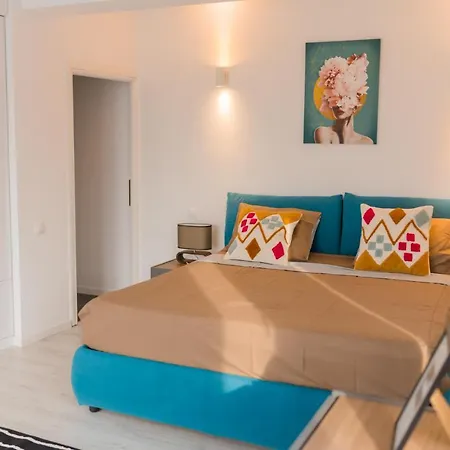 Penthouse With Huge Rooftop Terrace & View Апартаменти Бухарест