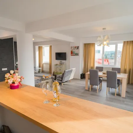 Апартаменти Penthouse With Huge Rooftop Terrace & View