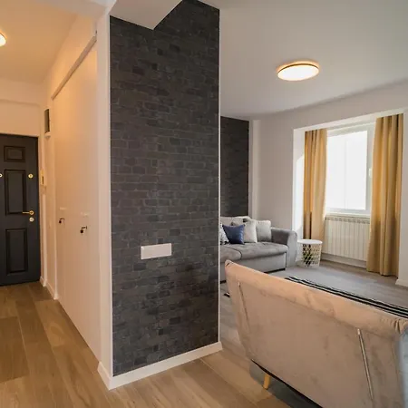 Penthouse With Huge Rooftop Terrace & View *