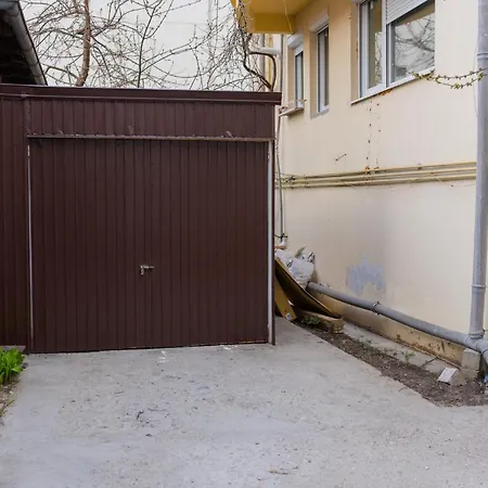 Апартаменти Penthouse With Huge Rooftop Terrace & View