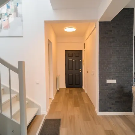 Penthouse With Huge Rooftop Terrace & View Bukarest