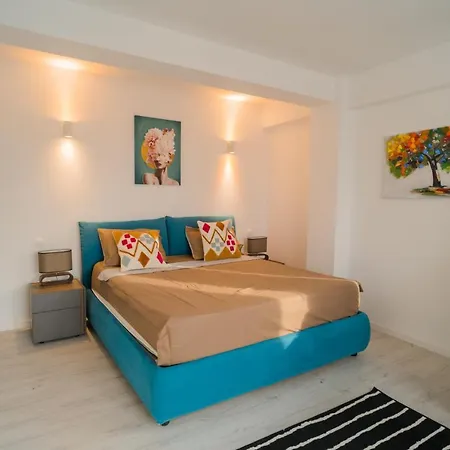 Penthouse With Huge Rooftop Terrace & View * Bukareszt