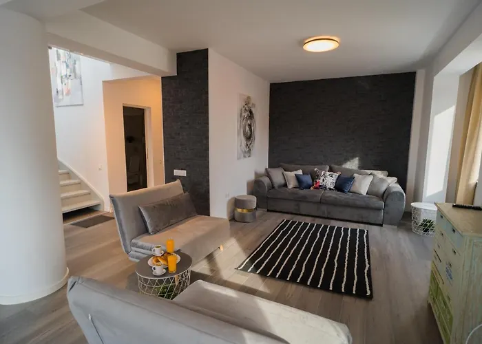 Penthouse With Huge Rooftop Terrace & View