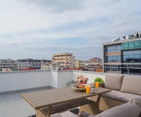 Penthouse With Huge Rooftop Terrace & View * Boekarest