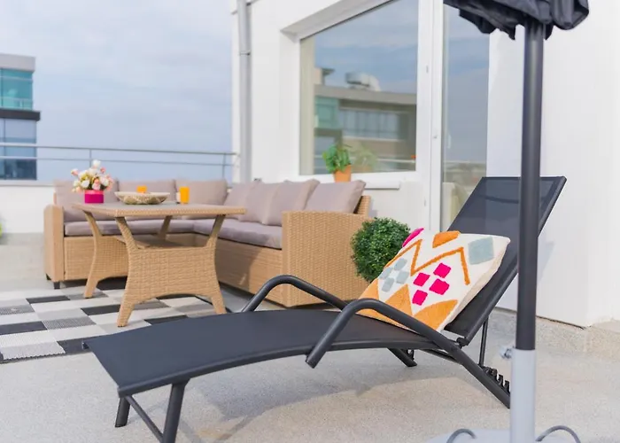 Penthouse With Huge Rooftop Terrace & View Appartement Boekarest