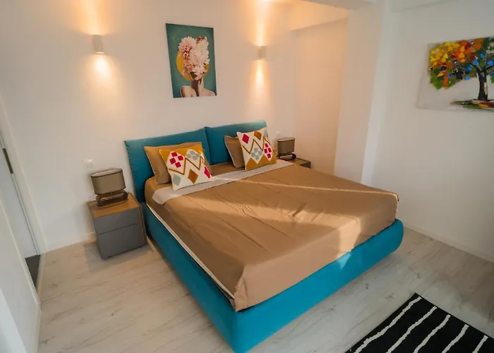 Apartment Penthouse With Huge Rooftop Terrace & View Bucharest