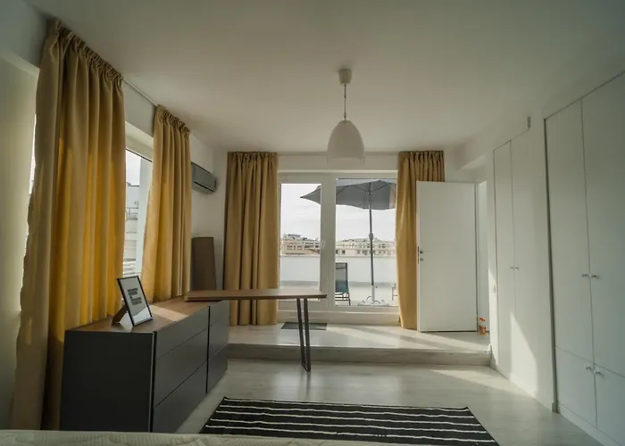 Penthouse With Huge Rooftop Terrace & View Apartmán Bukurešť