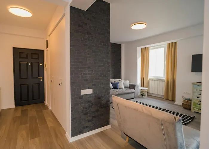 Penthouse With Huge Rooftop Terrace & View *