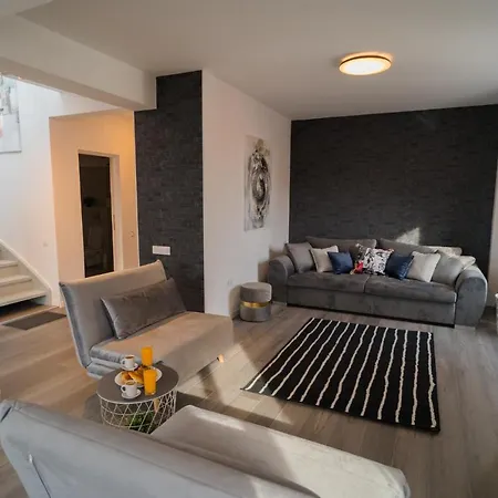 Penthouse With Huge Rooftop Terrace & View