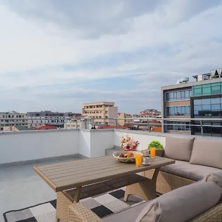 Penthouse With Huge Rooftop Terrace & View * Bükreş